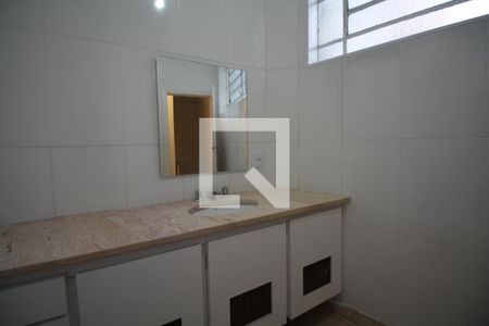 Casa à venda com 185m², 3 quartos e 1 vagaBanheiro