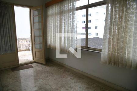 Casa para alugar com 370m², 3 quartos e 6 vagasSala de leitura