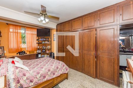 Casa à venda com 250m², 5 quartos e 4 vagasSuíte