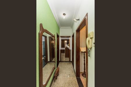 Casa à venda com 250m², 5 quartos e 4 vagasCorredor