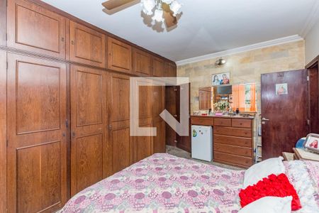 Casa à venda com 250m², 5 quartos e 4 vagasSuíte