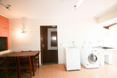 Casa à venda com 448m², 4 quartos e 8 vagas Casa à venda com 448m², 4 quartos e 8 vagasÁrea comum