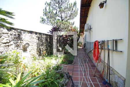 Casa à venda com 448m², 4 quartos e 8 vagas Casa à venda com 448m², 4 quartos e 8 vagasÁrea comum