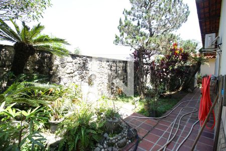 Casa à venda com 448m², 4 quartos e 8 vagas Casa à venda com 448m², 4 quartos e 8 vagasÁrea comum