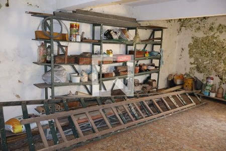 Casa à venda com 320m², 3 quartos e 6 vagas Casa à venda com 320m², 3 quartos e 6 vagasQuarto ferramentas