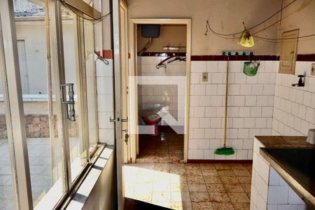 Casa à venda com 320m², 3 quartos e 6 vagas Casa à venda com 320m², 3 quartos e 6 vagasLavanderia