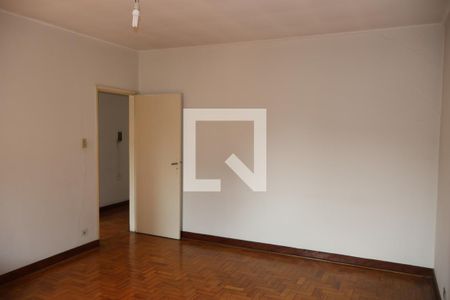 Casa à venda com 320m², 3 quartos e 6 vagas Casa à venda com 320m², 3 quartos e 6 vagasQuarto