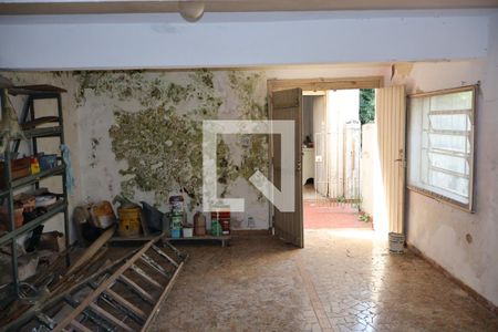 Casa à venda com 320m², 3 quartos e 6 vagas Casa à venda com 320m², 3 quartos e 6 vagasQuarto ferramentas
