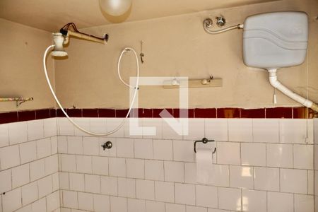 Casa à venda com 320m², 3 quartos e 6 vagas Casa à venda com 320m², 3 quartos e 6 vagasBanheiro lavanderia