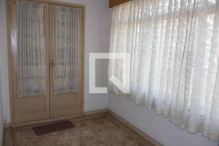 Casa à venda com 320m², 3 quartos e 6 vagas Casa à venda com 320m², 3 quartos e 6 vagasVaranda