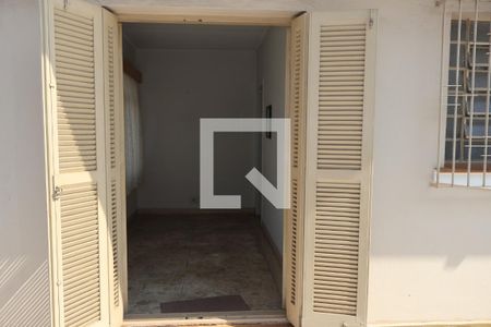 Casa à venda com 320m², 3 quartos e 6 vagas Casa à venda com 320m², 3 quartos e 6 vagasCorredor Varanda