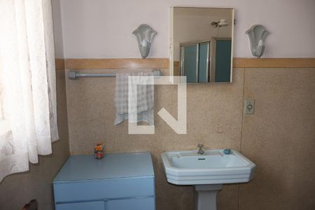 Casa à venda com 320m², 3 quartos e 6 vagas Casa à venda com 320m², 3 quartos e 6 vagasBanheiro