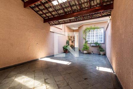 Casa à venda com 257m², 5 quartos e 4 vagas Casa à venda com 257m², 5 quartos e 4 vagasGaragem