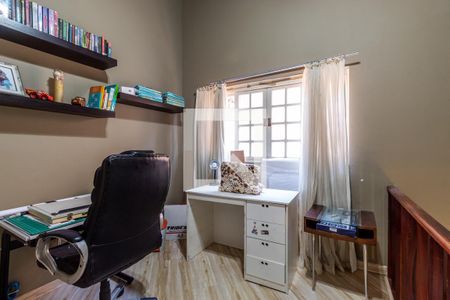Casa à venda com 257m², 5 quartos e 4 vagas Casa à venda com 257m², 5 quartos e 4 vagasEscritório