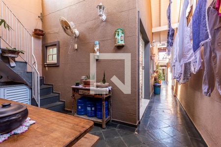 Casa à venda com 257m², 5 quartos e 4 vagas Casa à venda com 257m², 5 quartos e 4 vagasQuintal