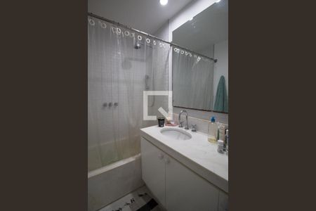 Apartamento à venda com 490m², 4 quartos e 4 vagas Apartamento à venda com 490m², 4 quartos e 4 vagasBanheiro da Suíte 2