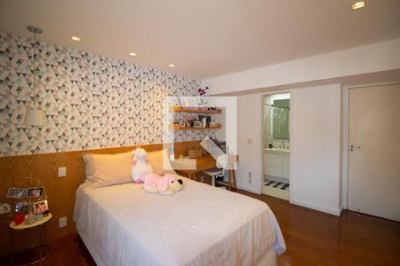 Apartamento à venda com 490m², 4 quartos e 4 vagas Apartamento à venda com 490m², 4 quartos e 4 vagasSuíte 2