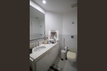 Apartamento à venda com 490m², 4 quartos e 4 vagas Apartamento à venda com 490m², 4 quartos e 4 vagasBanheiro da Suíte 2