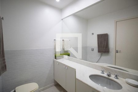 Apartamento à venda com 490m², 4 quartos e 4 vagas Apartamento à venda com 490m², 4 quartos e 4 vagasBanheiro social