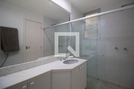 Apartamento à venda com 490m², 4 quartos e 4 vagas Apartamento à venda com 490m², 4 quartos e 4 vagasBanheiro social