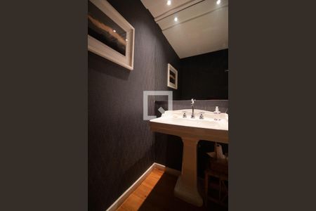 Apartamento à venda com 490m², 4 quartos e 4 vagas Apartamento à venda com 490m², 4 quartos e 4 vagasLavabo