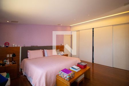 Apartamento à venda com 490m², 4 quartos e 4 vagas Apartamento à venda com 490m², 4 quartos e 4 vagasSuite Master