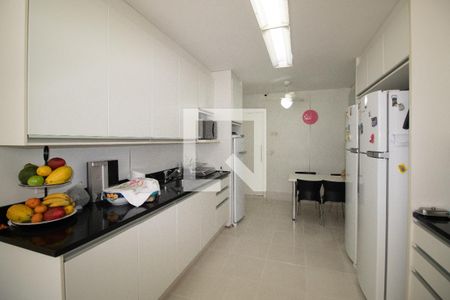 Apartamento à venda com 490m², 4 quartos e 4 vagas Apartamento à venda com 490m², 4 quartos e 4 vagasCozinha
