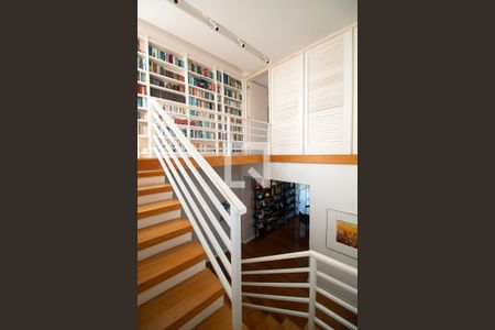 Apartamento à venda com 490m², 4 quartos e 4 vagas Apartamento à venda com 490m², 4 quartos e 4 vagasCorredor 2 - segundo andar