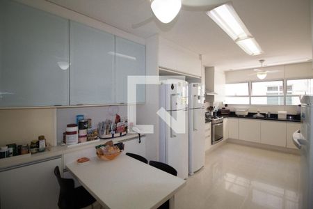 Apartamento à venda com 490m², 4 quartos e 4 vagas Apartamento à venda com 490m², 4 quartos e 4 vagasCozinha