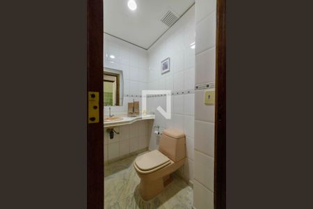 Casa de condomínio à venda com 800m², 4 quartos e 5 vagasLavabo