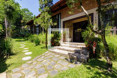 Casa de condomínio à venda com 800m², 4 quartos e 5 vagasQuintal