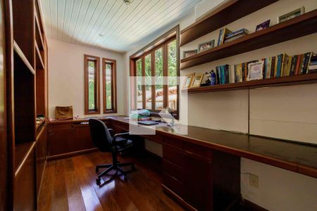 Casa de condomínio à venda com 800m², 4 quartos e 5 vagasSuíte 2