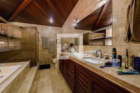 Casa de condomínio à venda com 800m², 4 quartos e 5 vagasBanheiro Suíte 2