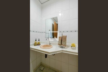 Casa de condomínio à venda com 800m², 4 quartos e 5 vagasLavabo