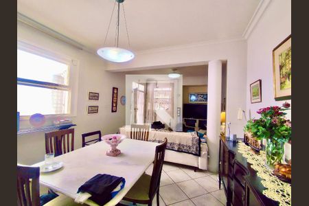 Casa à venda com 220m², 5 quartos e 1 vagaSala