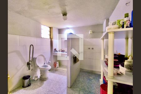 Casa à venda com 220m², 5 quartos e 1 vagaSuíte banheiro