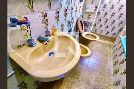 Casa à venda com 220m², 5 quartos e 1 vagaBanheiro social