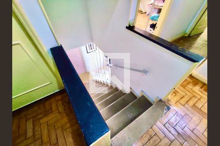 Casa à venda com 220m², 5 quartos e 1 vagaEscada