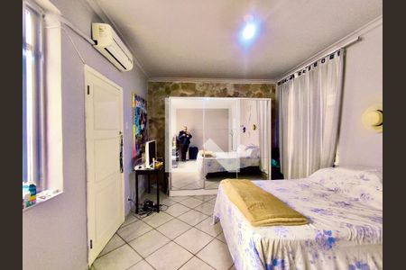 Casa à venda com 220m², 5 quartos e 1 vagaSuíte