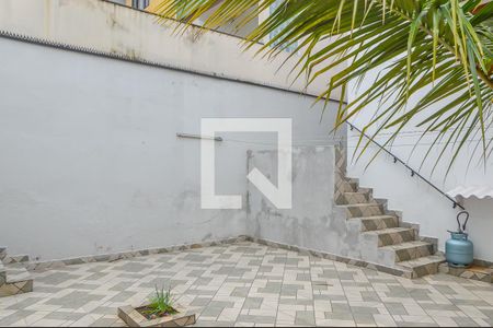 Casa à venda com 240m², 2 quartos e 3 vagas Casa à venda com 240m², 2 quartos e 3 vagasQuintal