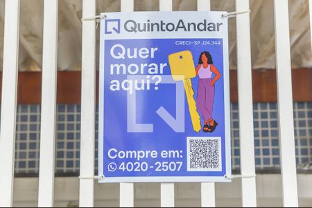 Casa à venda com 240m², 2 quartos e 3 vagas Casa à venda com 240m², 2 quartos e 3 vagasPlaca