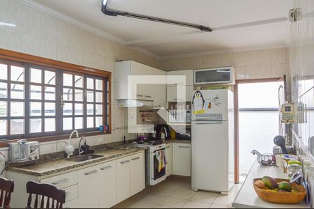 Casa à venda com 240m², 2 quartos e 3 vagas Casa à venda com 240m², 2 quartos e 3 vagasCozinha