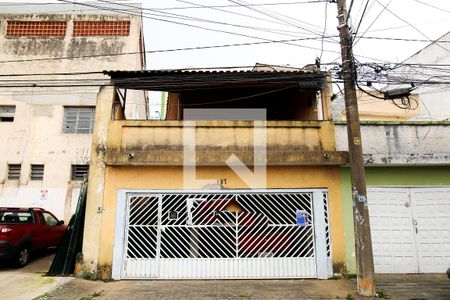Casa à venda com 120m², 1 quarto e 2 vagas Casa à venda com 120m², 1 quarto e 2 vagasFachada