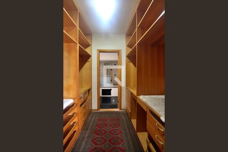 Apartamento à venda com 245m², 4 quartos e 4 vagasCloset do Quarto 1 - Suíte