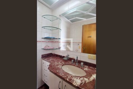 Apartamento à venda com 245m², 4 quartos e 4 vagasBanheiro do Quarto 3 - Suíte