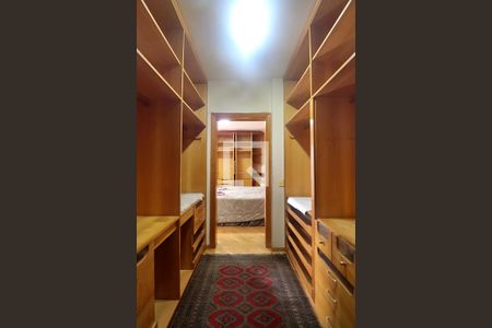 Apartamento à venda com 245m², 4 quartos e 4 vagasCloset do Quarto 1 - Suíte