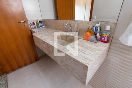Casa à venda com 247m², 3 quartos e 4 vagas Casa à venda com 247m², 3 quartos e 4 vagasBanheiro da Suíte
