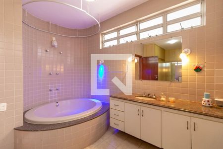 Casa à venda com 546m², 4 quartos e 5 vagasBanheiro da Suíte