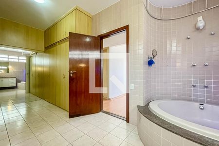 Casa à venda com 546m², 4 quartos e 5 vagasBanheiro da Suíte