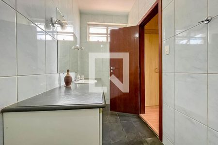 Casa à venda com 546m², 4 quartos e 5 vagasBanheiro da Suíte 2